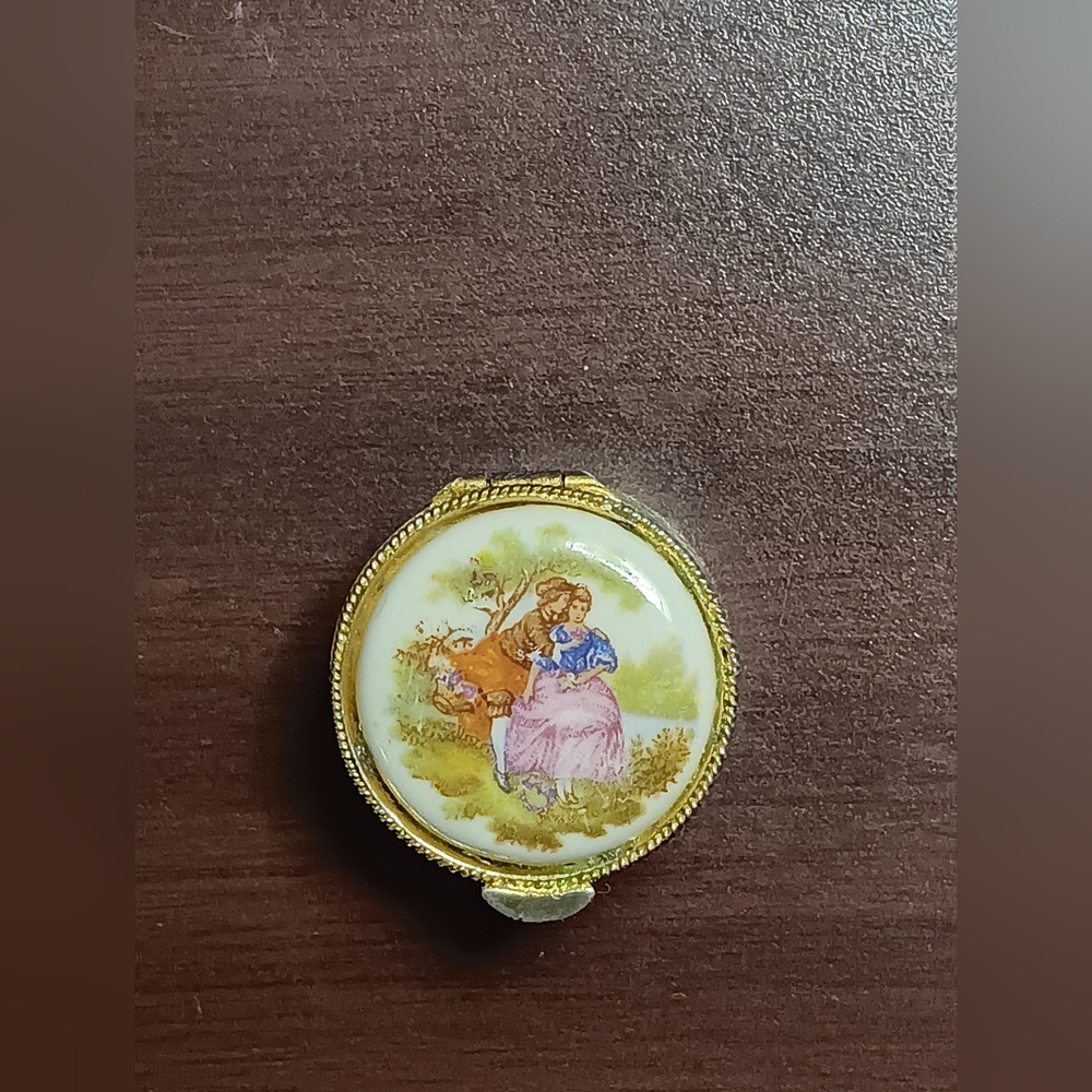 Vintage collectable pill holder